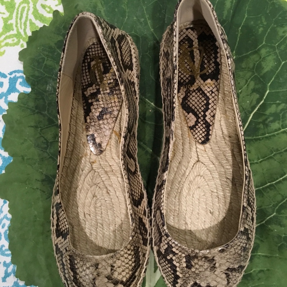 CV Signature Snake Skin Leather Flat Shoes Sz 7